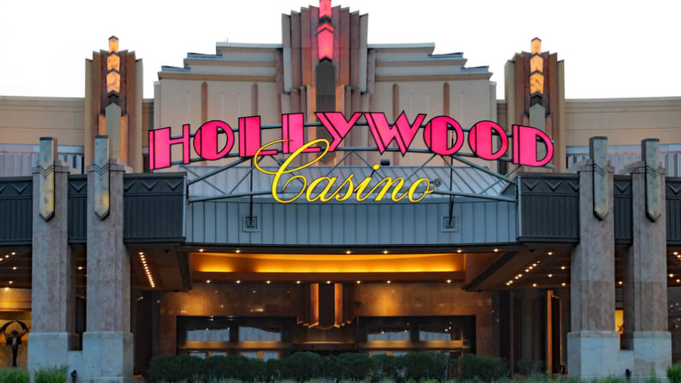 Online Gaming Profits Soar at Hollywood Casino While Live Slot and Table Play Declines